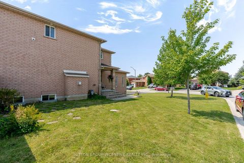 Photo 4 at 17 Shaina Court, Painswick South, Barrie