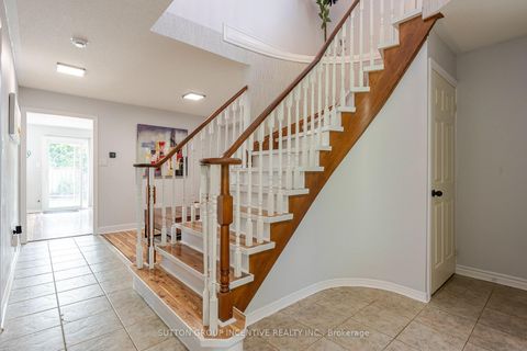 Photo 6 at 17 Shaina Court, Painswick South, Barrie