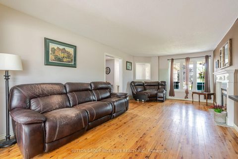 Photo 13 at 17 Shaina Court, Painswick South, Barrie