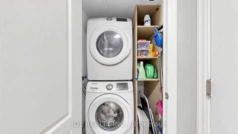 Photo 13 at 2005 - 21 Hillcrest Avenue, Willowdale East, Toronto