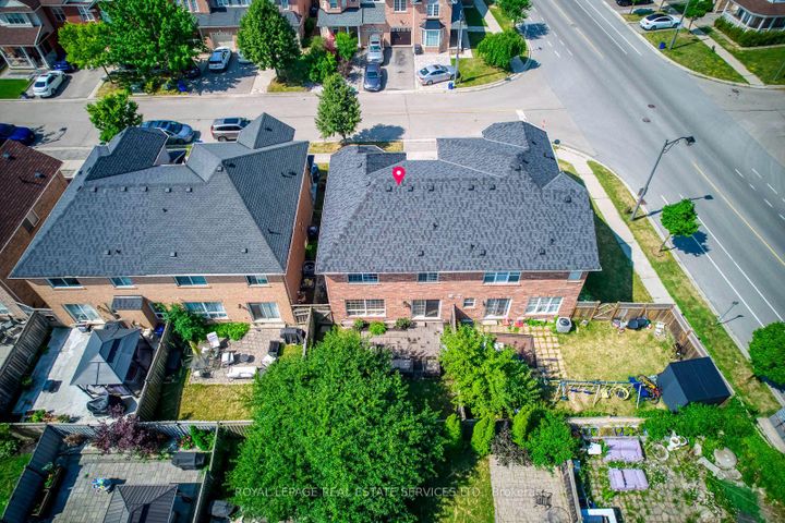 Photo 4 at 916 McNair Circle, BE Beaty, Milton