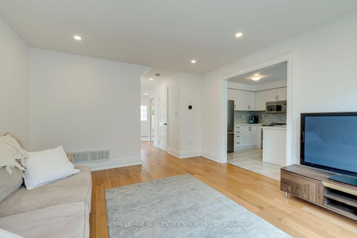 Photo 23 at 916 McNair Circle, BE Beaty, Milton