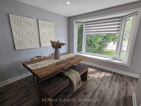 Photo 3 at 302 Demaine Crescent, Crosby, Richmond Hill
