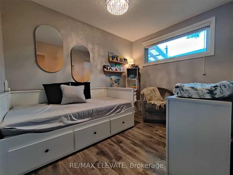 Photo 4 at 302 Demaine Crescent, Crosby, Richmond Hill
