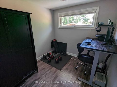 Photo 7 at 302 Demaine Crescent, Crosby, Richmond Hill