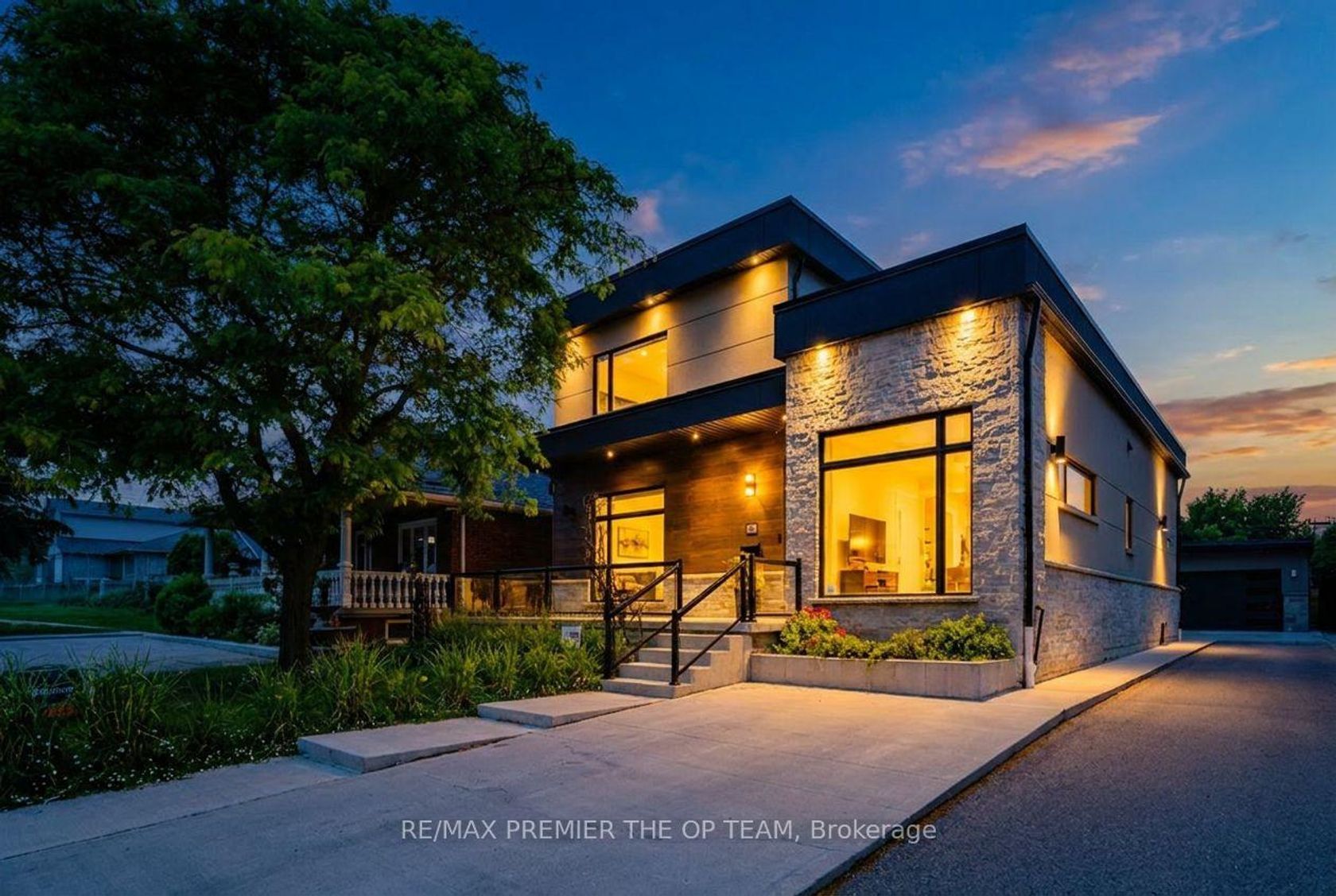 54 Cheltenham Avenue, West Woodbridge, Vaughan photo number 2