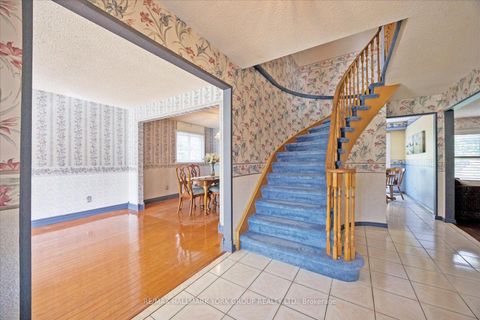 Photo 4 at 306 Erin Trail, London, Newmarket