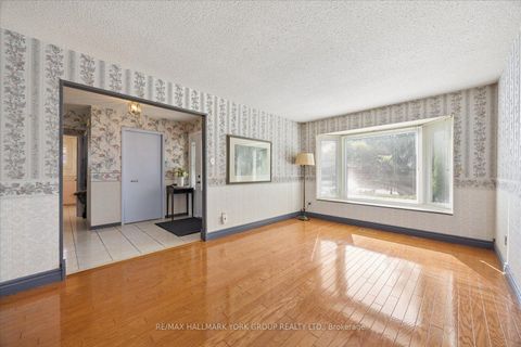 Photo 5 at 306 Erin Trail, London, Newmarket