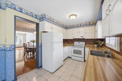 Photo 11 at 306 Erin Trail, London, Newmarket
