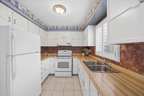 Photo 12 at 306 Erin Trail, London, Newmarket