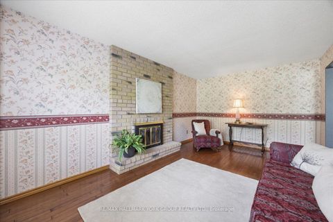 Photo 18 at 306 Erin Trail, London, Newmarket