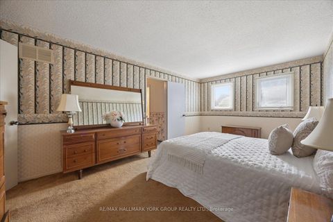 Photo 25 at 306 Erin Trail, London, Newmarket