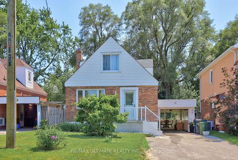 Photo 2 at 11 Midholm Drive, Ionview, Toronto