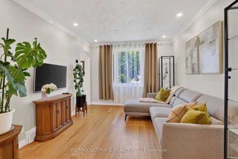 Photo 7 at 11 Midholm Drive, Ionview, Toronto