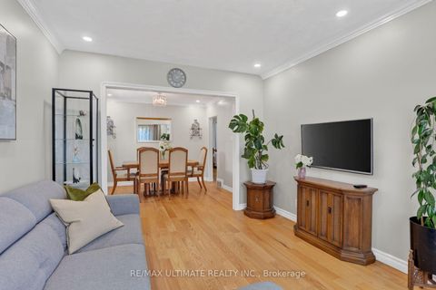 Photo 8 at 11 Midholm Drive, Ionview, Toronto