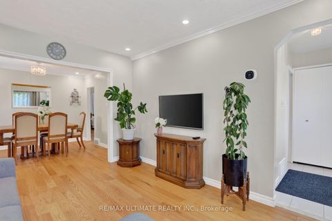 Photo 9 at 11 Midholm Drive, Ionview, Toronto