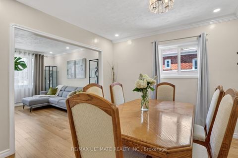 Photo 11 at 11 Midholm Drive, Ionview, Toronto