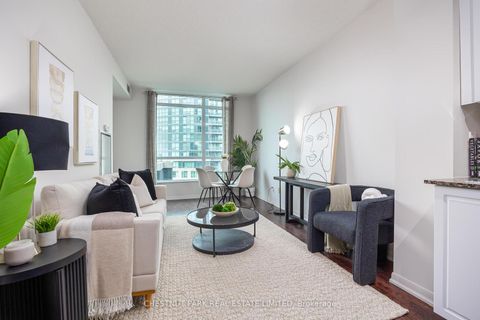 Photo 2 at 808 - 215 Fort York Boulevard, Niagara, Toronto