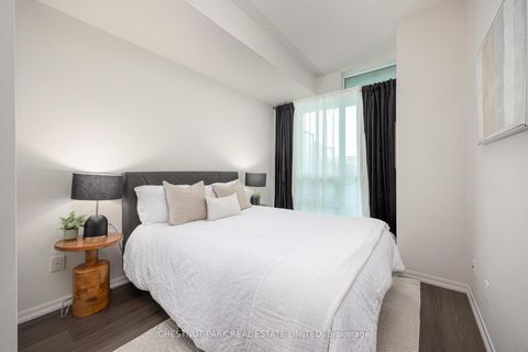 Photo 15 at 808 - 215 Fort York Boulevard, Niagara, Toronto