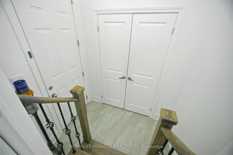 Photo 16 at 642 Barons Street, Kleinburg, Vaughan