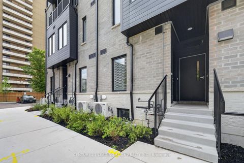 Photo 6 at 62 - 10 Calamint Lane, L'Amoreaux, Toronto