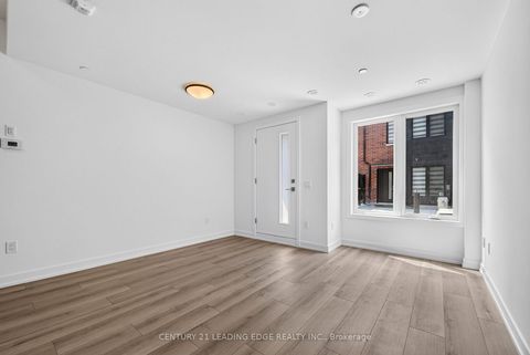 Photo 7 at 62 - 10 Calamint Lane, L'Amoreaux, Toronto