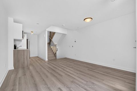 Photo 8 at 62 - 10 Calamint Lane, L'Amoreaux, Toronto