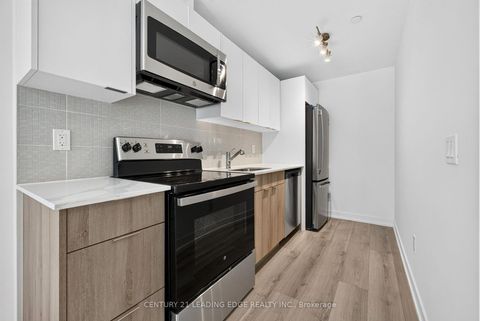 Photo 11 at 62 - 10 Calamint Lane, L'Amoreaux, Toronto