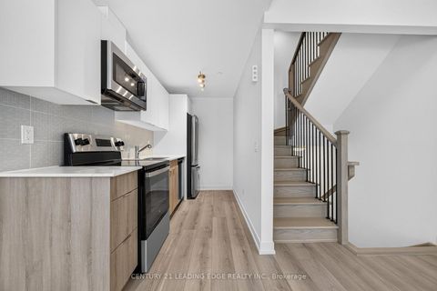 Photo 12 at 62 - 10 Calamint Lane, L'Amoreaux, Toronto