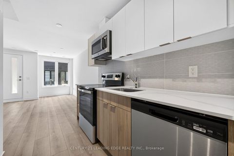 Photo 13 at 62 - 10 Calamint Lane, L'Amoreaux, Toronto