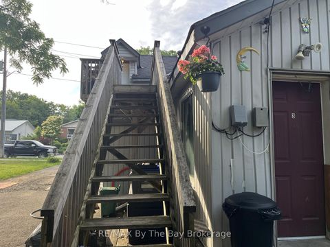 Photo 5 at 13 HENRY Street, Queen's Park, Barrie