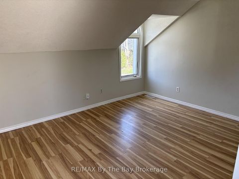 Photo 7 at 13 HENRY Street, Queen's Park, Barrie