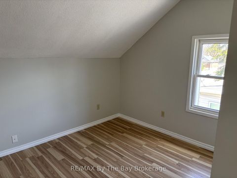 Photo 9 at 13 HENRY Street, Queen's Park, Barrie