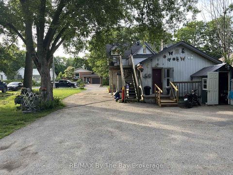 Photo 10 at 13 HENRY Street, Queen's Park, Barrie