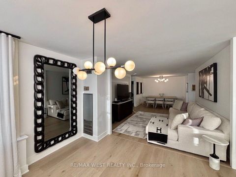 Photo 5 at 1408 - 7 Townsgate Drive, Yorkhill, Vaughan