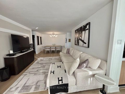 Photo 13 at 1408 - 7 Townsgate Drive, Yorkhill, Vaughan