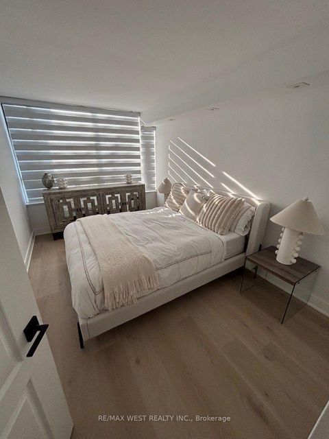 Photo 14 at 1408 - 7 Townsgate Drive, Yorkhill, Vaughan