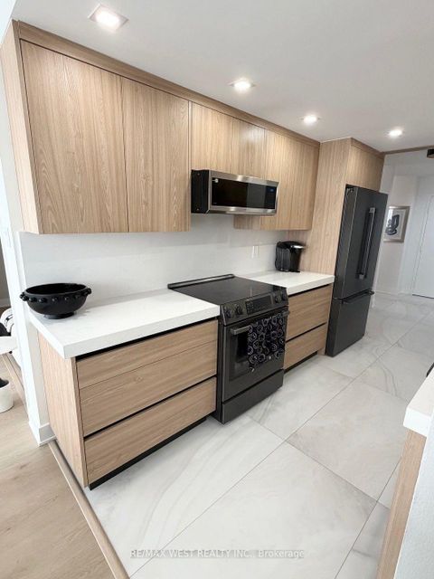 Photo 19 at 1408 - 7 Townsgate Drive, Yorkhill, Vaughan