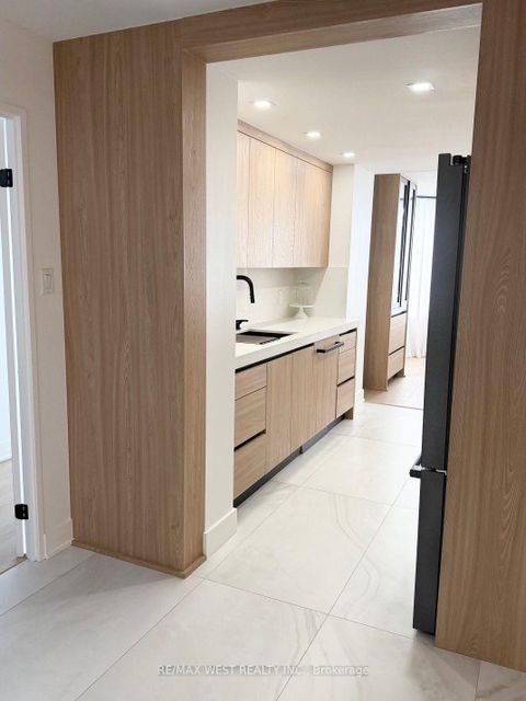 Photo 20 at 1408 - 7 Townsgate Drive, Yorkhill, Vaughan