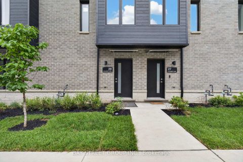 Photo 3 at 29 Calamint Lane, L'Amoreaux, Toronto