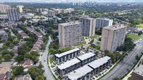 Photo 4 at 29 Calamint Lane, L'Amoreaux, Toronto