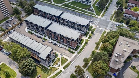 Photo 5 at 29 Calamint Lane, L'Amoreaux, Toronto