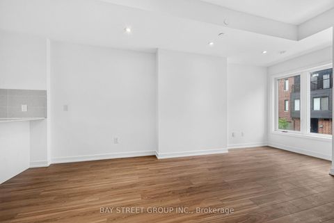 Photo 10 at 29 Calamint Lane, L'Amoreaux, Toronto