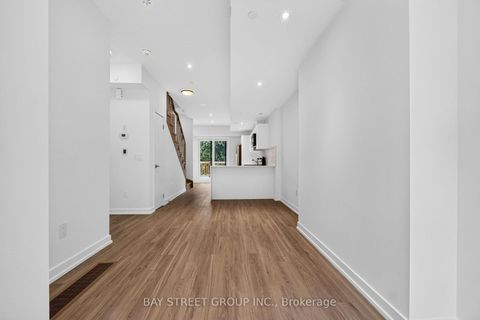 Photo 11 at 29 Calamint Lane, L'Amoreaux, Toronto