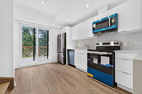 Photo 13 at 29 Calamint Lane, L'Amoreaux, Toronto