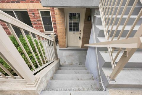 Photo 1 at 122 - 20 Elsie Lane, Junction, Toronto