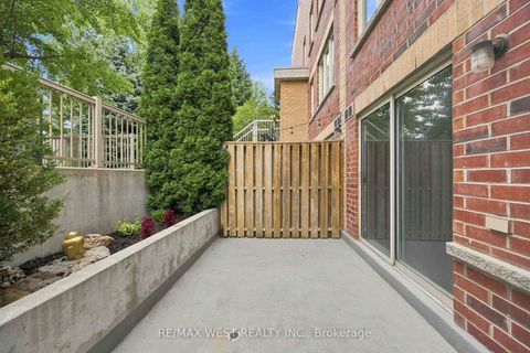 Photo 3 at 122 - 20 Elsie Lane, Junction, Toronto