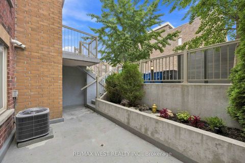 Photo 5 at 122 - 20 Elsie Lane, Junction, Toronto
