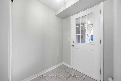 Photo 6 at 122 - 20 Elsie Lane, Junction, Toronto
