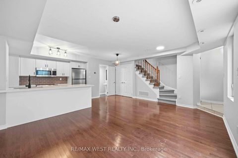 Photo 10 at 122 - 20 Elsie Lane, Junction, Toronto